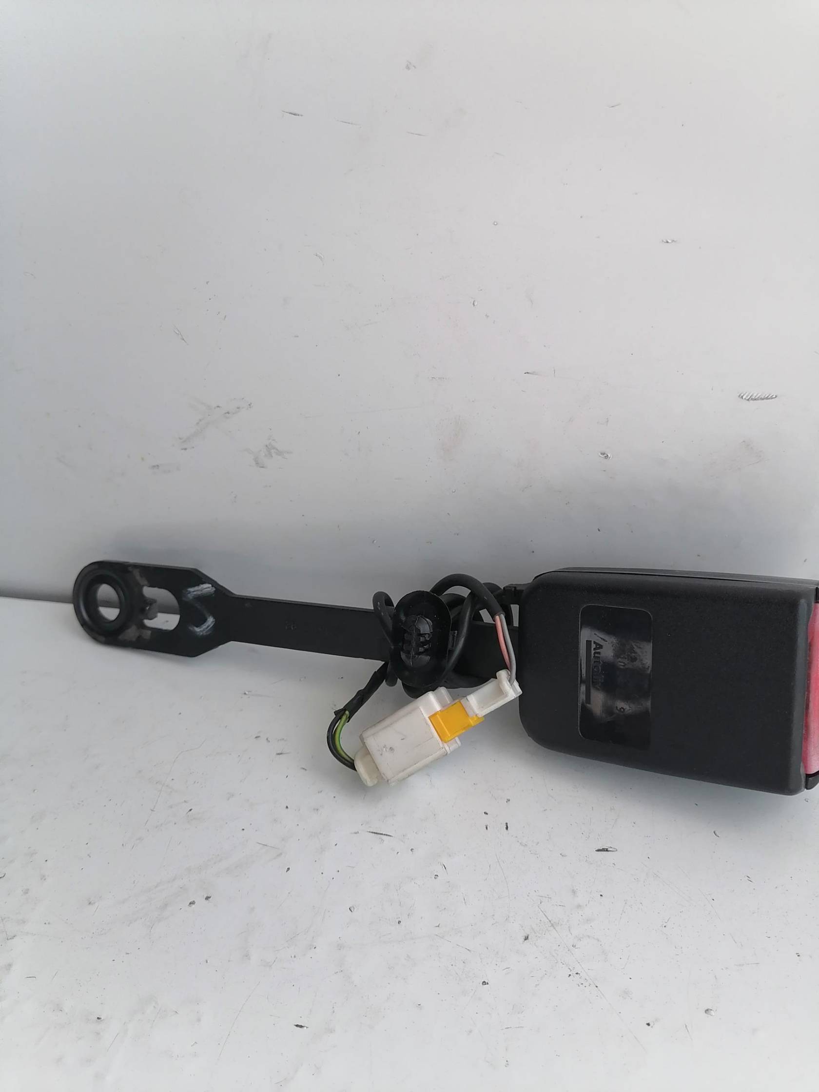 Aggancio cintura di sicurezza anteriore sx.